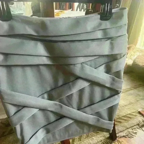 Katherine Kidd Skirt. Size 6 fully lined zipper in back gray. - Picture 8 of 10